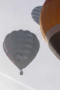 五颜六色的热气球节的提升视图图片