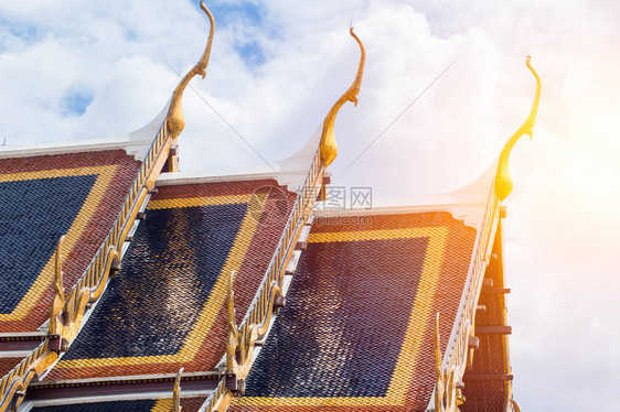 泰神庙屋顶是WatPhraKaew图片