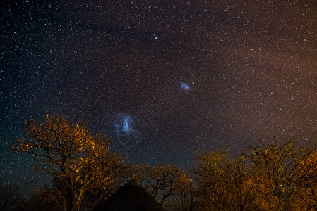 星空和壮丽的麦哲伦云图片