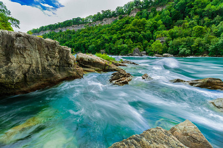 尼亚加拉瀑布的美丽自然风景横冲直撞图片