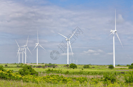 美国中西部的替代能源风力涡图片