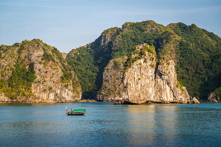 美丽的哈隆湾越南的Unes图片