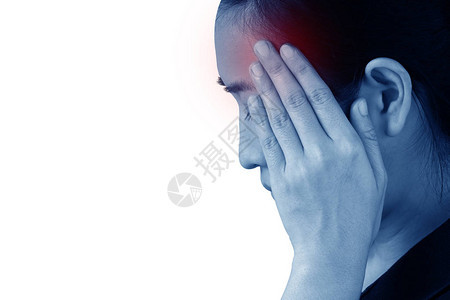 妇女有炎症和肿胀导致头痛与白种背图片