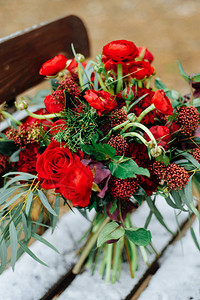 红玫瑰冬季婚礼花束图片