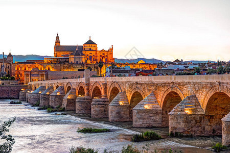 罗马大桥和瓜达尔基维尔河大清真寺西图片