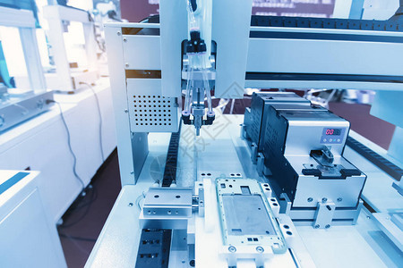 自动机器人在装配生产线在工厂工作智能事实上图片