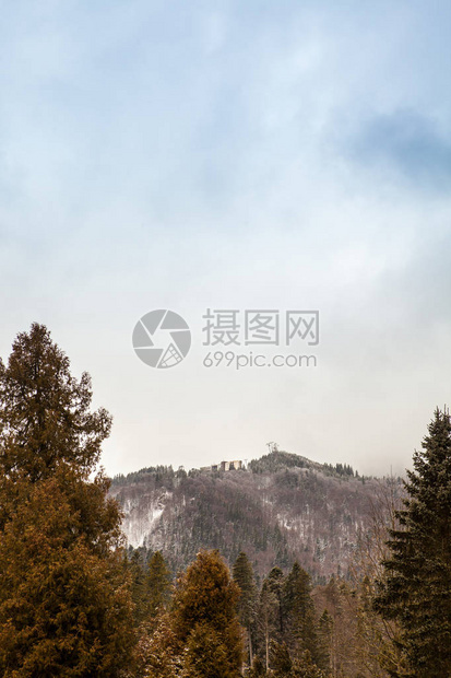 冬天的山云景观图片