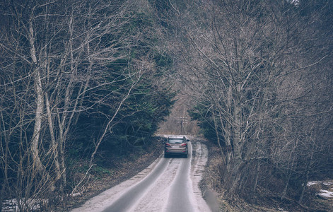 冬季穿越东欧的公路旅行喀尔巴阡山脉图片