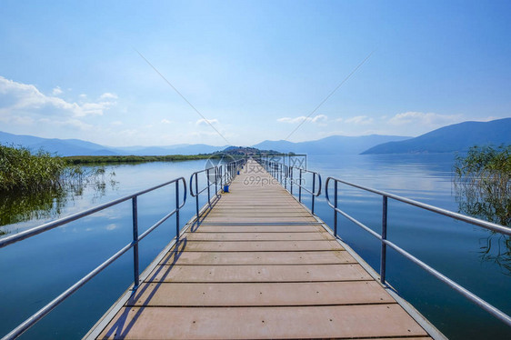曾连接马其顿希腊欧洲Prespa湖小岛AgiosAchillios岛图片