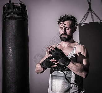 拳击在体育厅运动概念中的拳图片