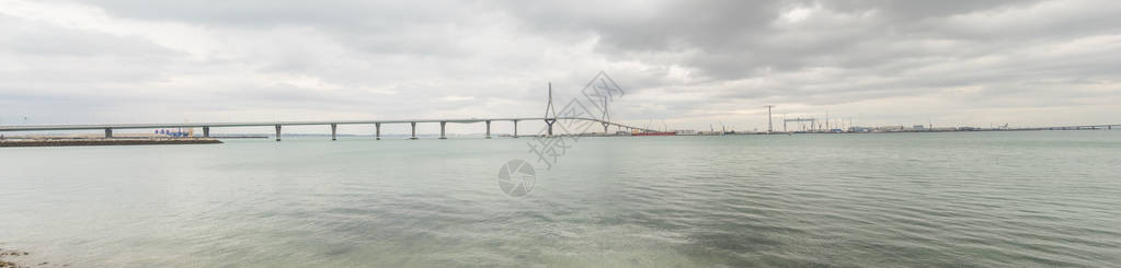 Cadiz新桥全景观图片