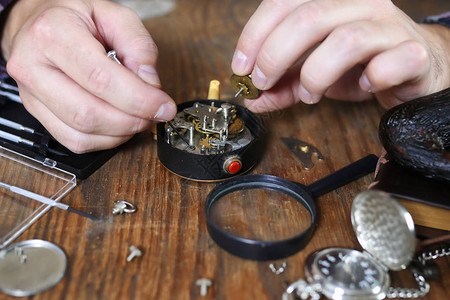 钟表维修工作大师的复古概念高清图片