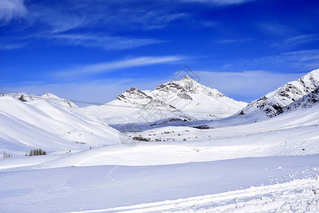 伊朗斯法罕Fereydunshahr滑雪胜地Barf图片