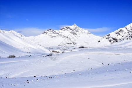 伊朗斯法罕Fereydunshahr滑雪胜地Barf图片