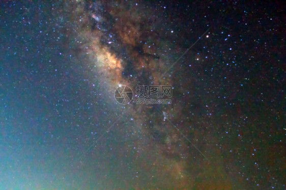 泰国黑夜银河系增益的模糊和长时间曝光照片图片