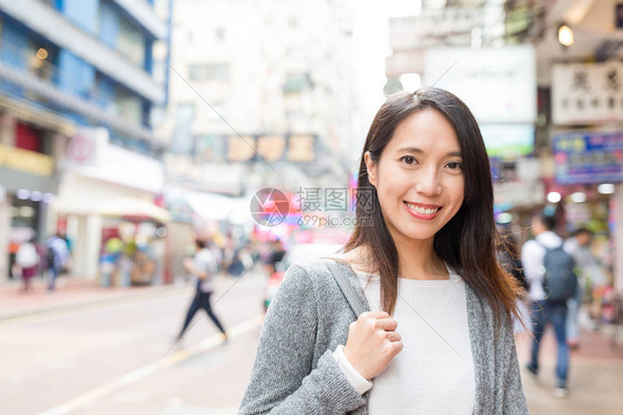 在香港城市旅行的女人图片