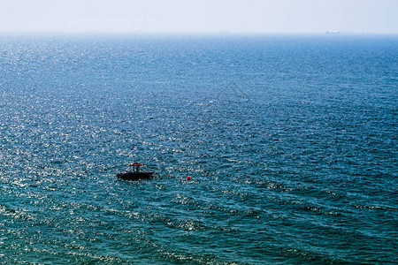 波斯湾的一艘渔船图片