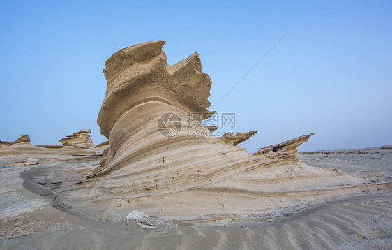 阿拉伯联合酋长国阿布扎比附近沙漠中的图片
