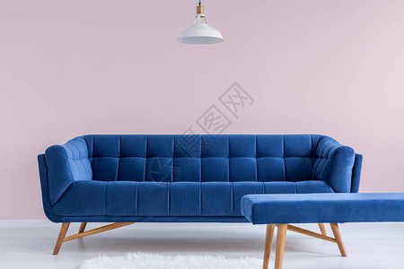 蓝色沙发和粉红图片
