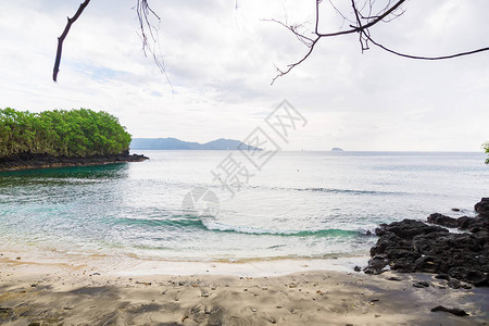 白天的热带海景岸图片