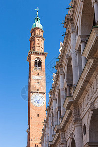 前往意大利春天维琴察市帕拉迪亚纳大教堂钟楼torredellabi图片
