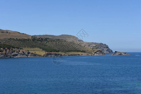 布拉瓦海岸风景山和科莱拉岛图片