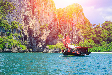 在泰国夏天旅行海的驳船图片