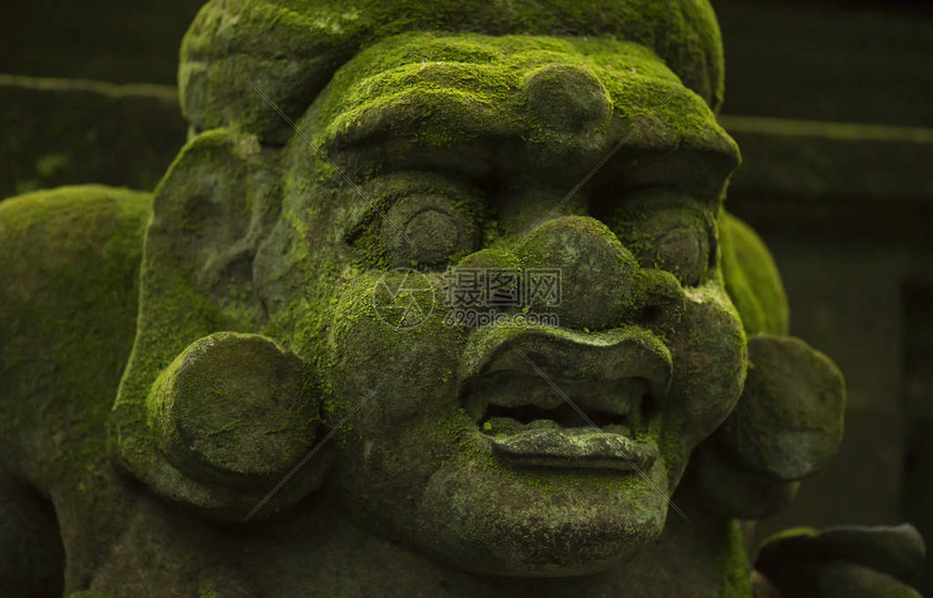 描绘恶魔神灵和巴厘岛神话灵的雕像和雕刻猴神猴子森林高清图片下载-正版图片507377188-摄图网