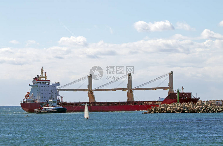 进入南非德班港口的大型集图片
