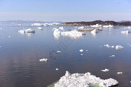 格陵兰岛北冰洋上的冰山图片