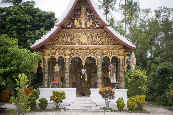 东南亚老挝北部LuangPrabang镇的WatChoum图片