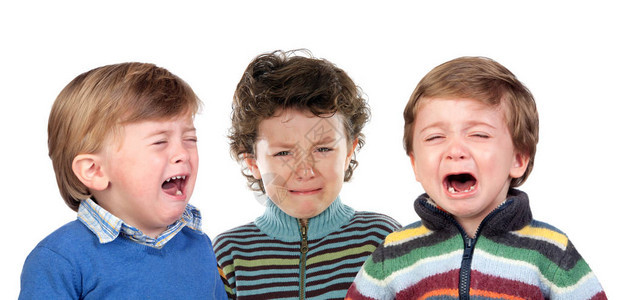 三个孩子哭图片