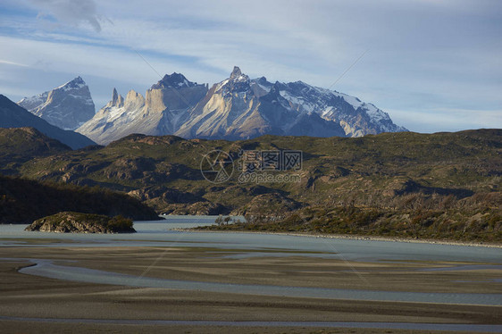 智利巴塔哥尼亚TorresdelPaine公园LagoGrey南端上方的CuernosP图片