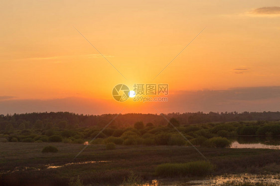 春天的太阳落日时红日图片