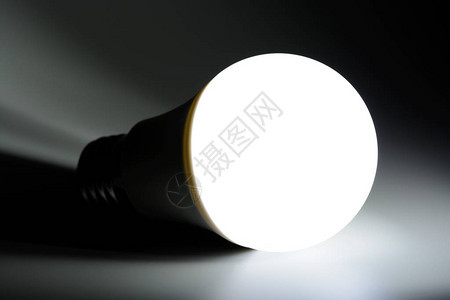 发光的led灯和白炽灯泡高清图片下载-正版图片507381825-摄图网