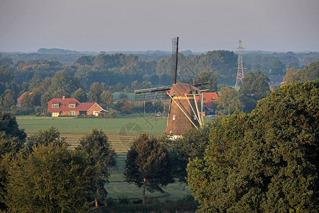 农村风车的高角度景象从高角度看古代图片