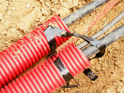 地下管线HDPE和保护管中的电线金属和光纤电缆线路的建设背景
