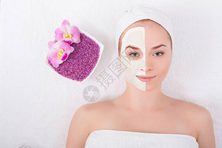 脸罩温泉美容治疗在SPA沙龙皮肤护理最高视野顶部使用面部粘图片