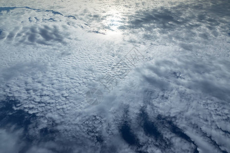 蓝天白云卷与太阳图片