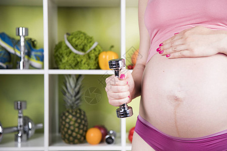 健身孕妇健康生活方式理念图片