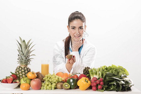 推荐健康食品的医生营养师背景图片