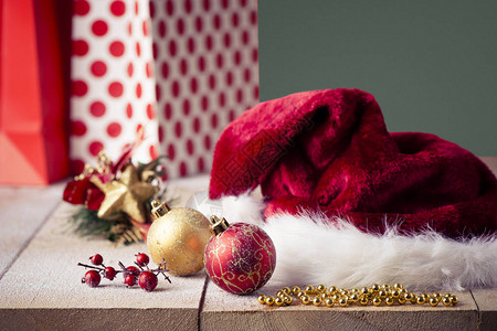 圣诞礼帽和装饰圣图片