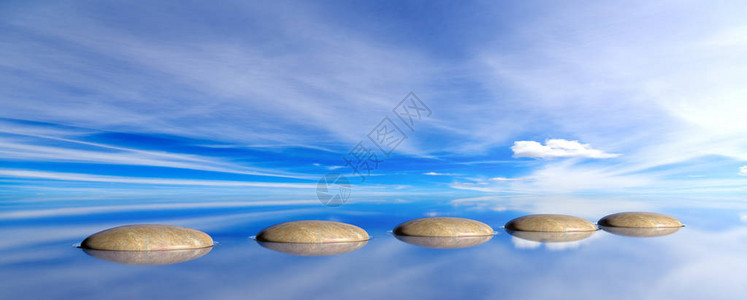 蓝天空和海洋背景的Zen石块图片