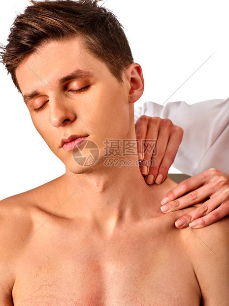 水疗沙龙男士肩颈按摩医生在康复中心做治疗由经验丰富的专家矫正颈部脱图片