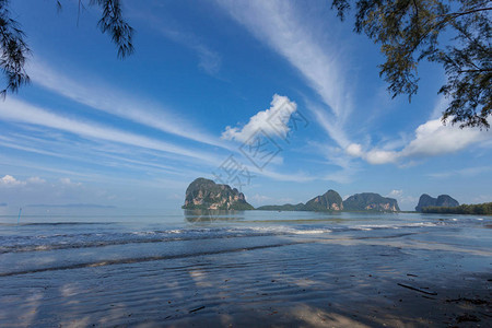 夏季热带岛屿的海景沙滩图片