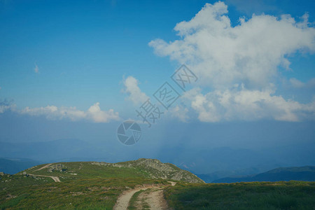 阿尔卑斯山脉的古德风景图片