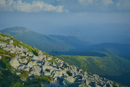 阿尔卑斯山脉的古德风景图片