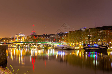 德国不来梅市的夜城风景图片