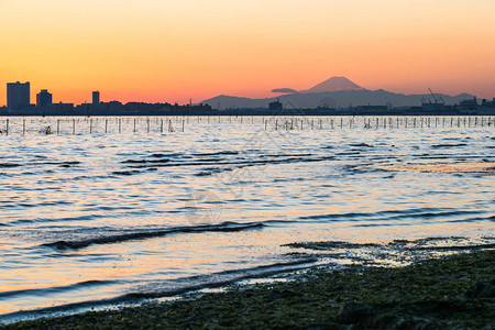 秋夕冬日落时风景不错的东京湾风景富图片