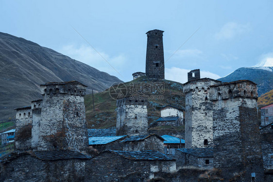 佐治亚州斯瓦涅季乌什古里社区的石塔黄昏时的风景著名的旅游胜地联合国教科文组织的文图片